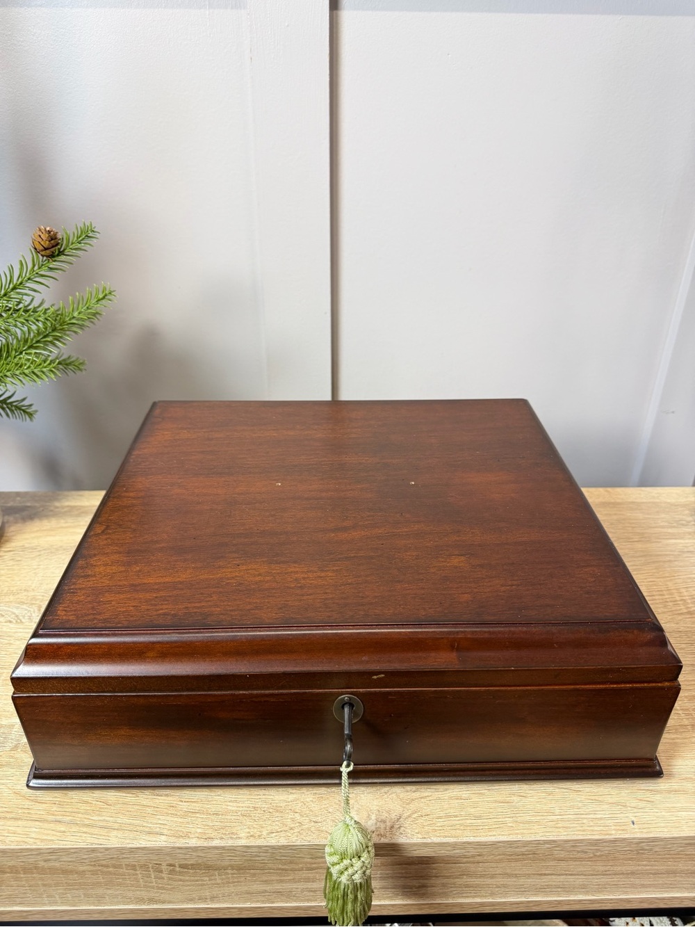 Vtg 1999 Bombay Company mahogany Jewelry box Cherry Wood With 2 Keys